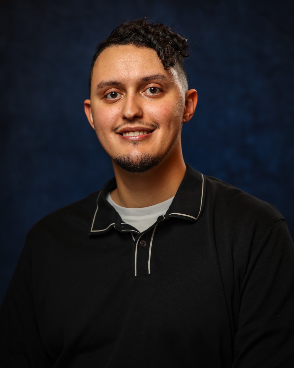 Julian Badillo headshot
